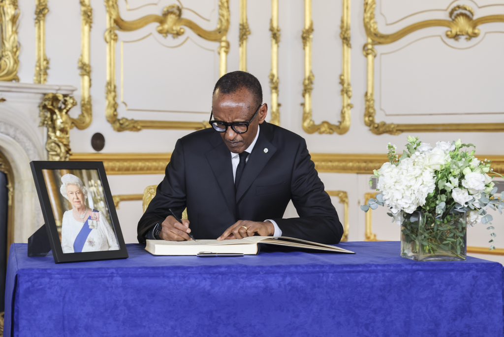 President Kagame signs the book of condolences at Lancaster House ahead of Her Late Majesty Queen Elizabeth II’s funeral tomorrow.