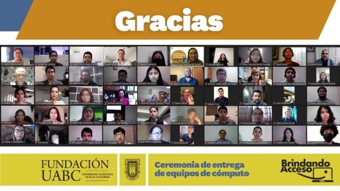 monitoruniversi's tweet photo. Entrega @FundacionUABC  computadoras a 100 estudiantes. @UABC_oficial @uabctvCEPA   https://t.co/Tsjk87pJcC a través de @monitoruniversi https://t.co/1U07rNDPoh