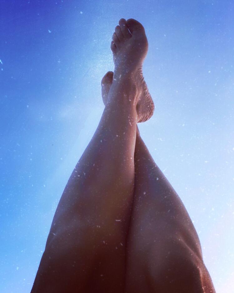 Joss_Eno9's tweet photo. Who likes to do it with legs up?
➡️ https://t.co/hOOfJC9iKg ⬅️
#newpost #feetworship #feetfetiche #feetpicsforsales #footlovers #onlyfans #LegsUpHigh https://t.co/P2RmaowSXc