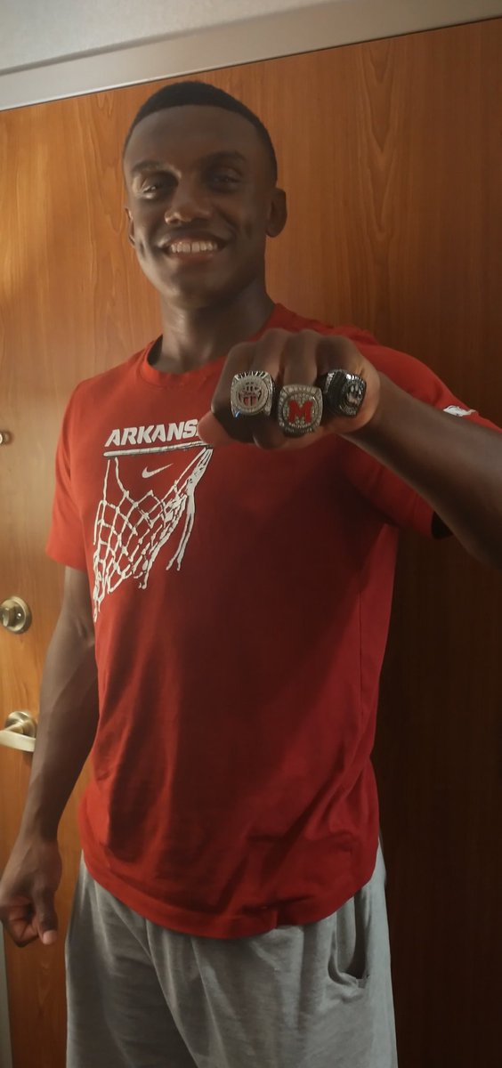 MarcFor46612972's tweet photo. Derrian Ford receive his 3rd Championship ring Friday and he was Finals 3 time MVP…. Ford may go down in history of having the greatest high school career every in the state of Arkansas with a record of 102 wins and only 6 loses for his career!!!! (3)💯💯💯🔥🔥🔥🙏🙏🙏 https://t.co/eGFLY1nQIu