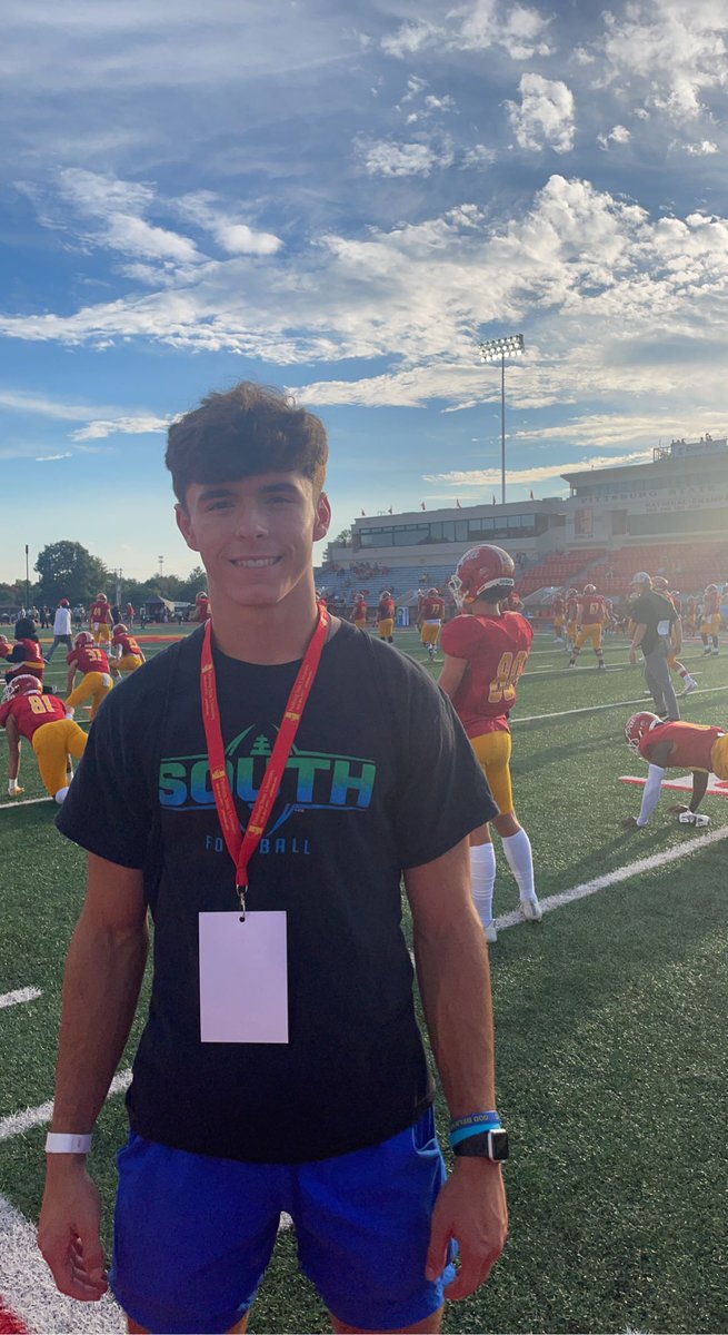 PeytonOsborn5's tweet photo. Thank you @_CoachNutt for the game day invite.  It was fun to experience the jungle with @JaguarsBss boys and watch the @GorillasFB dominate last night.  Great win!  @Treyp_16 @cashparker4 @CoachWilmes25 @patcashmore @Coachbwright4 @Coach_GSanders #CTG #1-0 #PayAttention https://t.co/GG6Uu0YvWV
