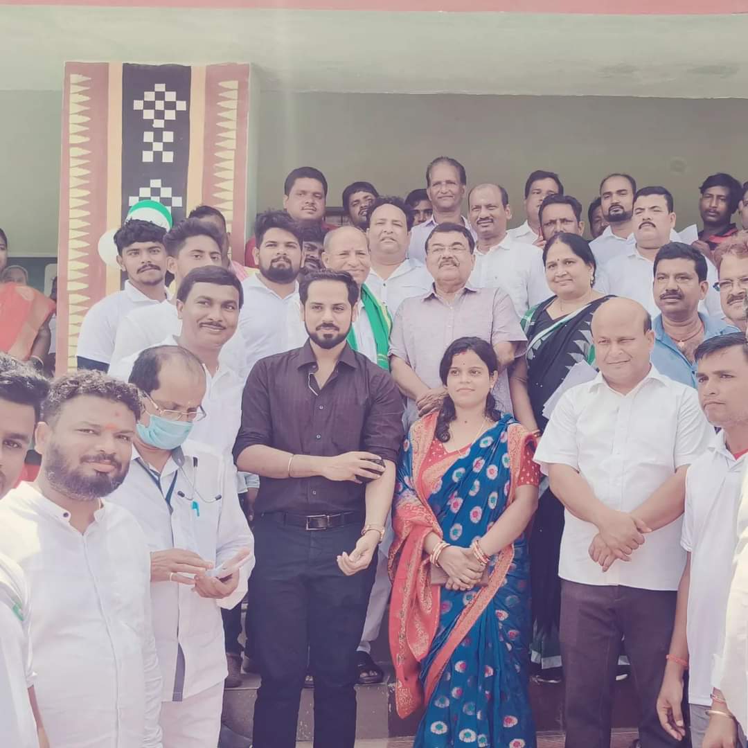 sanjayb47147285's tweet photo. ମାନ୍ୟବର ବିଧାୟକ ଶ୍ରୀଯୁକ୍ତ @amar_satpathy ଙ୍କ ଆହ୍ୱାନରେ ବଡ଼ଚଣା ବିଜୁ ଯୁବ-ଛାତ୍ର ଜନତା ଦଳ ତରଫରୁ 2827 ୟୁନିଟ ରକ୍ତ ସଂଗ୍ରହ ହେଇଅଛି...
@Naveen_Odisha
@pranabpdas
@Pranab3333
@MoParibar
@jibanbindu
@BijuJanata https://t.co/RqLtYk9agY