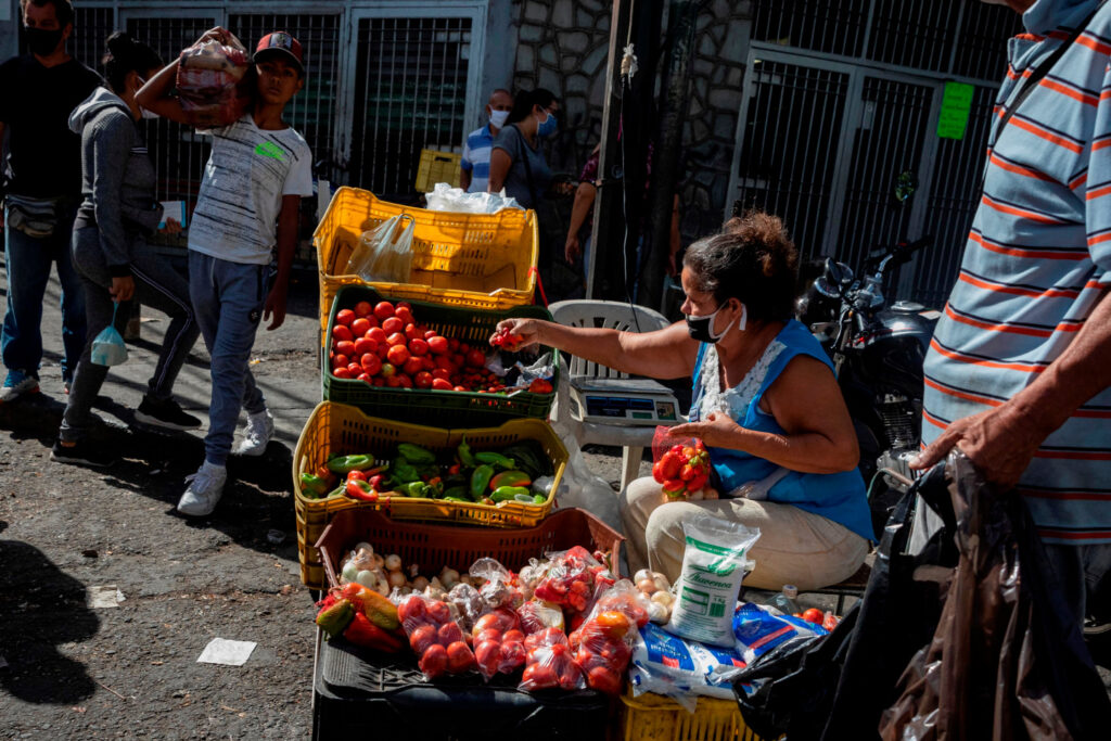 CaleidoHumano's tweet photo. #Venezuela El país que las mujeres padecen a diario por la desigualdad salarial

#SinDesca

https://t.co/P80lKhjUpU https://t.co/BxLSSB22pN