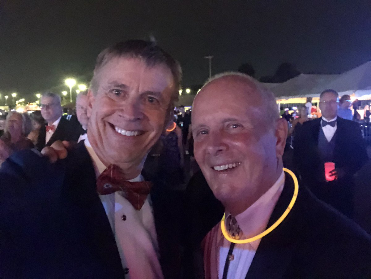 JohnHoltNews's tweet image. Epic night celebrating the 20th #TreadsAndThreads to benefit @KUcancercenter @KUHospital! Even better with @fox4kc @fox4wx JL @carriehibbeler @RCFOX4KC &amp;amp; alums @kathynelson_KC &amp;amp; @realfrankboal 
#CancerSucks #SaturdayVibes