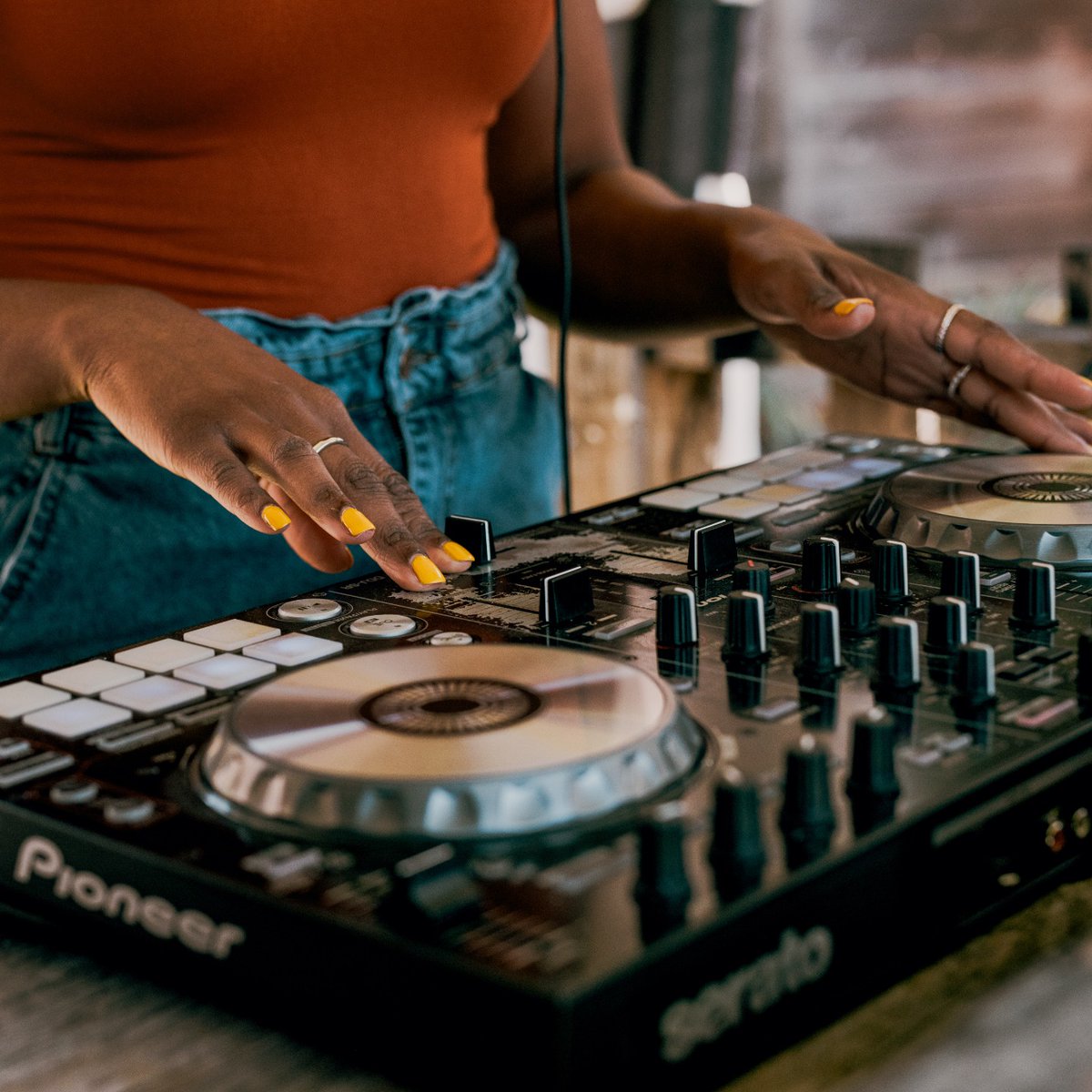 Our favorite local DJs are spinning the best tunes every Sunday during brunch from 11am-3pm!

#berghospitality #bblemon