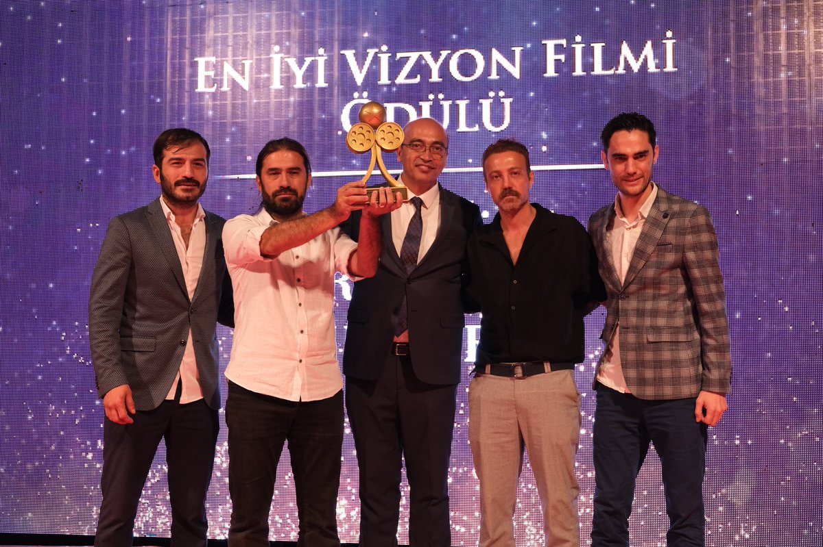 4. Uluslararası Film Festivalinde 

- En İyi Film
- En İyi Senaryo 
- En İyi Erkek Oyuncu 
- En İyi Yardımcı Erkek Oyuncu  

Ödülleri için filmimizde emeği geçen herkese teşekkür ederim ..👏🏻👏🏻👏🏻