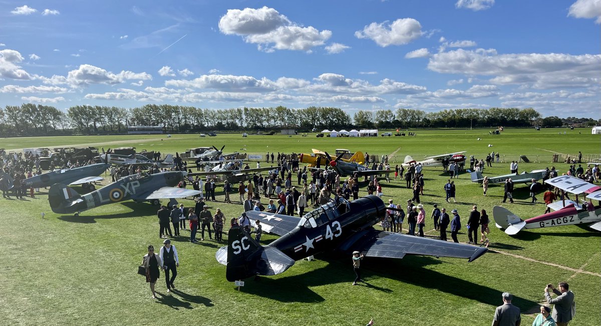 MeonXmas's tweet photo. Another splendid ⁦@goodwoodrevival⁩ coming to a close. 2 races to go, but as ever, stellar line up of fabulous aircraft. It’s not just about the fantastic cars and ‘bikes.⁦@GoodwoodRRC⁩ Looking forward to the #80MembersMeeting already! https://t.co/eKgTTICfcx
