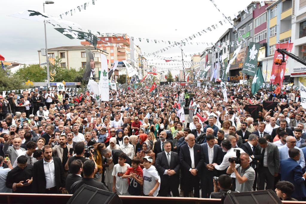 Ahmet_Davutoglu's tweet photo. Teşekkürler Sultanbeyli.
Sultanbeyli'de Gelecek Var. 

#TürkiyedeGelecekVar https://t.co/mMhXzAhd9g