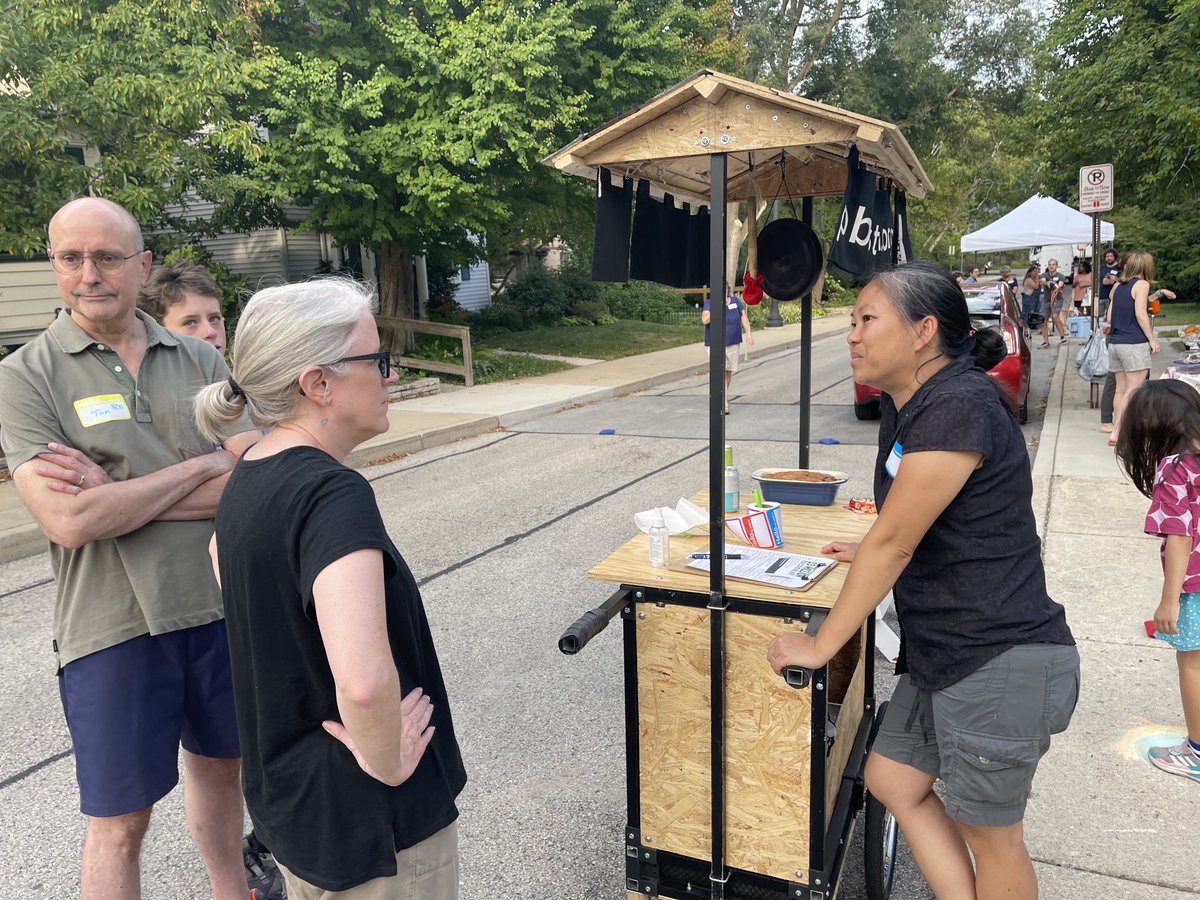 Evanstonians, sign up to help decide how to spend $3 million of the city’s budget! Just met these cool family neighbors who made this neat cart to get people involved in participatory budgeting. pbevanston.org