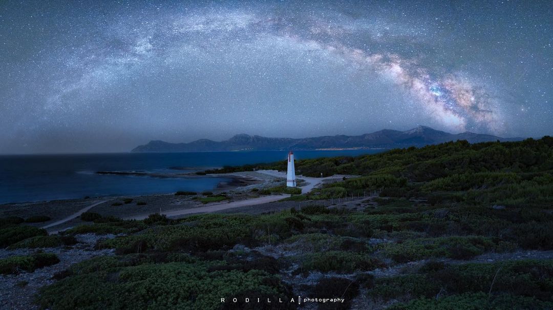 VanguardPhotoES's tweet photo. Preciosa panorámica en #horaazul de @rodillaphoto
#HoraAzulVanguard #landscapephotography #nightphotography #astrophotography #artenocturno #artpanel #vanguardpro https://t.co/gZVddiehlV