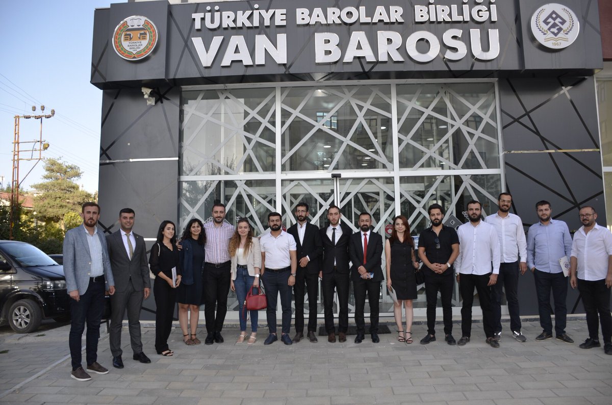 AvukatBarosu's tweet photo. Van Barosu ev sahipliğiyle gerçekleştirilen Bölge Baroları Avukat Hakları Merkezleri Ağı toplantısına Merkezimiz adına Av. Osman ANIK ve Av. Hüseyin İNAL, Av. Sinan İslam GEGİN, Av. Berat ALTUNAL katılım sağlamışlardır. 

Katılım sağlayan tüm bölge Barolarımıza teşekkür ediyoruz. https://t.co/EGe3xQ9ZGv