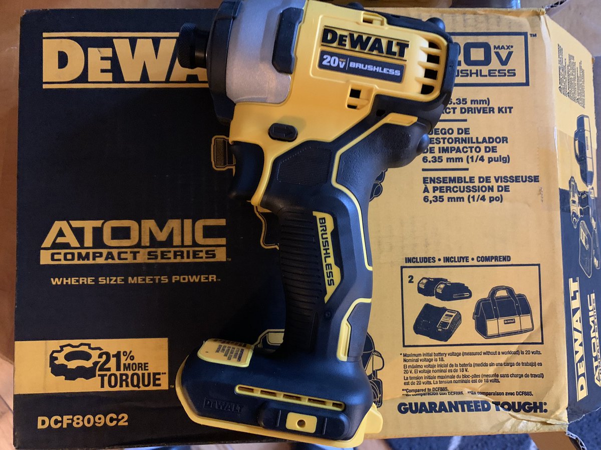 fischprice's tweet photo. Hey @DEWALTtough, just bought this and it seems to be missing the belt hook screw 🤔 any chance of you sending me one vs me having to return this to the store for a tiny screw? https://t.co/BEts3pSrIL