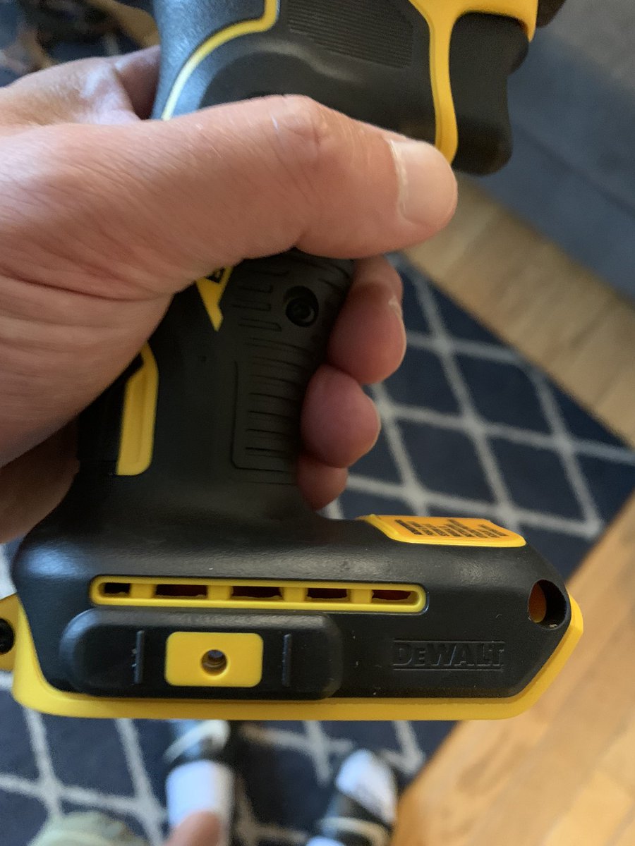 fischprice's tweet photo. Hey @DEWALTtough, just bought this and it seems to be missing the belt hook screw 🤔 any chance of you sending me one vs me having to return this to the store for a tiny screw? https://t.co/BEts3pSrIL