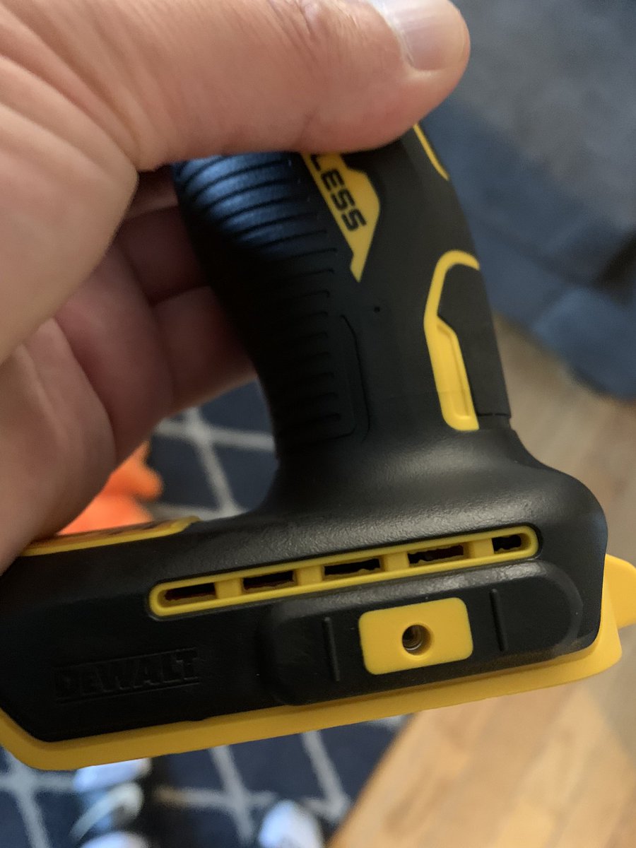 fischprice's tweet photo. Hey @DEWALTtough, just bought this and it seems to be missing the belt hook screw 🤔 any chance of you sending me one vs me having to return this to the store for a tiny screw? https://t.co/BEts3pSrIL