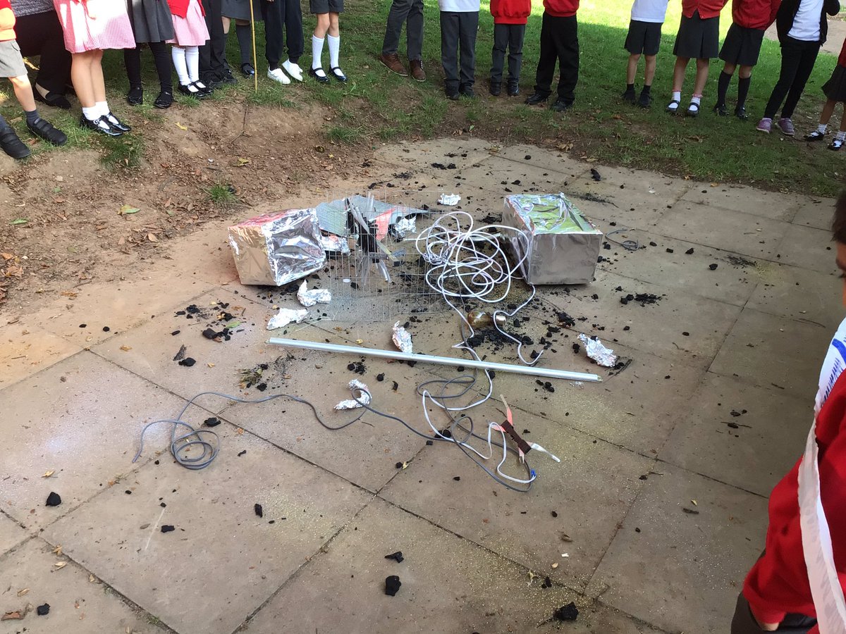 TJPrimary's tweet photo. ๐ฝ Our week in #Year2 was out of this world! There were some very strange goings-on as the children arrived at school on Wednesday. UFO? Satellite? The children investigated and used their inference skills to guess what happened. What are your thoughts? #TJEnglish #TJ2JM #TJ2C https://t.co/oU8h5d6Equ