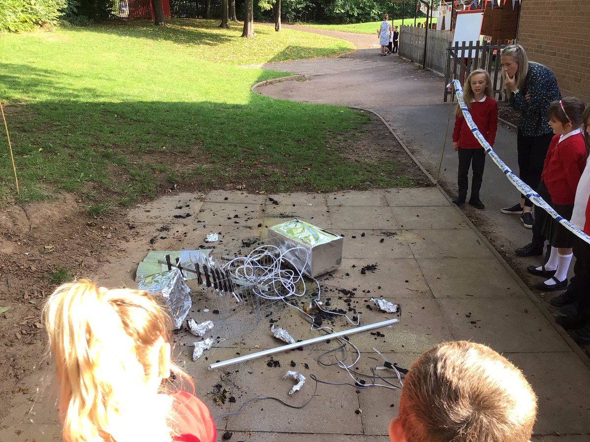 TJPrimary's tweet photo. ๐ฝ Our week in #Year2 was out of this world! There were some very strange goings-on as the children arrived at school on Wednesday. UFO? Satellite? The children investigated and used their inference skills to guess what happened. What are your thoughts? #TJEnglish #TJ2JM #TJ2C https://t.co/oU8h5d6Equ