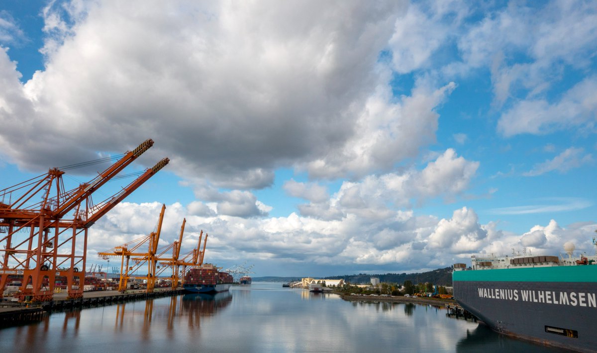 PortofTacoma's tweet photo. #SmoothsailingSunday on the Blair Waterway.
#ItsaBeautifulDay at the #PortofTacoma https://t.co/xmZUUvvwyN