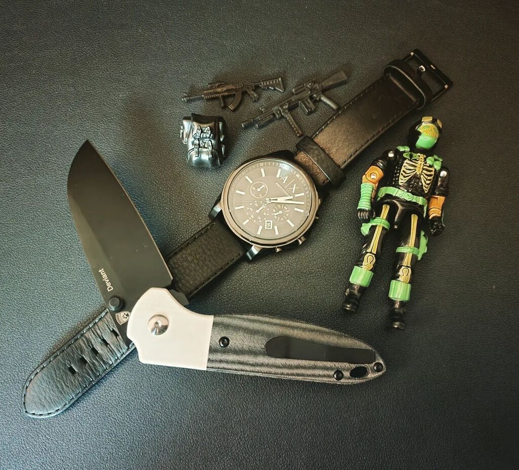 ogtoystore's tweet photo. May the contents of your pockets be as ever varied as the thoughts in your mind. #edc #edcgear #edcknives #edcwatch #blackmajor #blackmajortoys #gijoe #gijoecommunity #gijoetoys #actionfigures #arah #oring #ogtoys #ogtoys.com #og13 #repost #toycommunity โฆ https://t.co/6WTtHkvSX6 https://t.co/ZWo3csuZHg