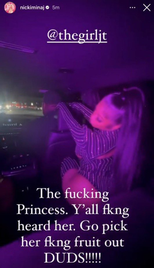 sleezyjamie's tweet photo. nicki minaj finally found the princess 😭 https://t.co/mhcPJTdkYM