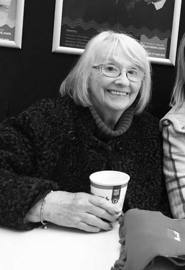 Mae Cymru wedi colli un o'i goreuon. Cenedlaetholwr i'r carn. Ddynes dewr wnaeth frwydro dros yr iaith Gymraeg. 
Cwsg yn dawel mam, caru ti ❤
<a href="/Cymdeithas/">Cymdeithas yr Iaith</a>
<a href="/Urdd/">Urdd Gobaith Cymru</a>