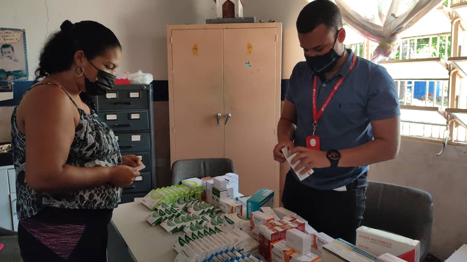 Haciendo Revolución! Más de 100 personas recibieron atención integral en El Manglillo, Nueva Esparta. El Gobierno Bolivariano sigue garantizando el bienestar de sus comunidades pesqueras.
#LaPoesíaEsPaz
<a href="/NicolasMaduro/">Nicolás Maduro</a>