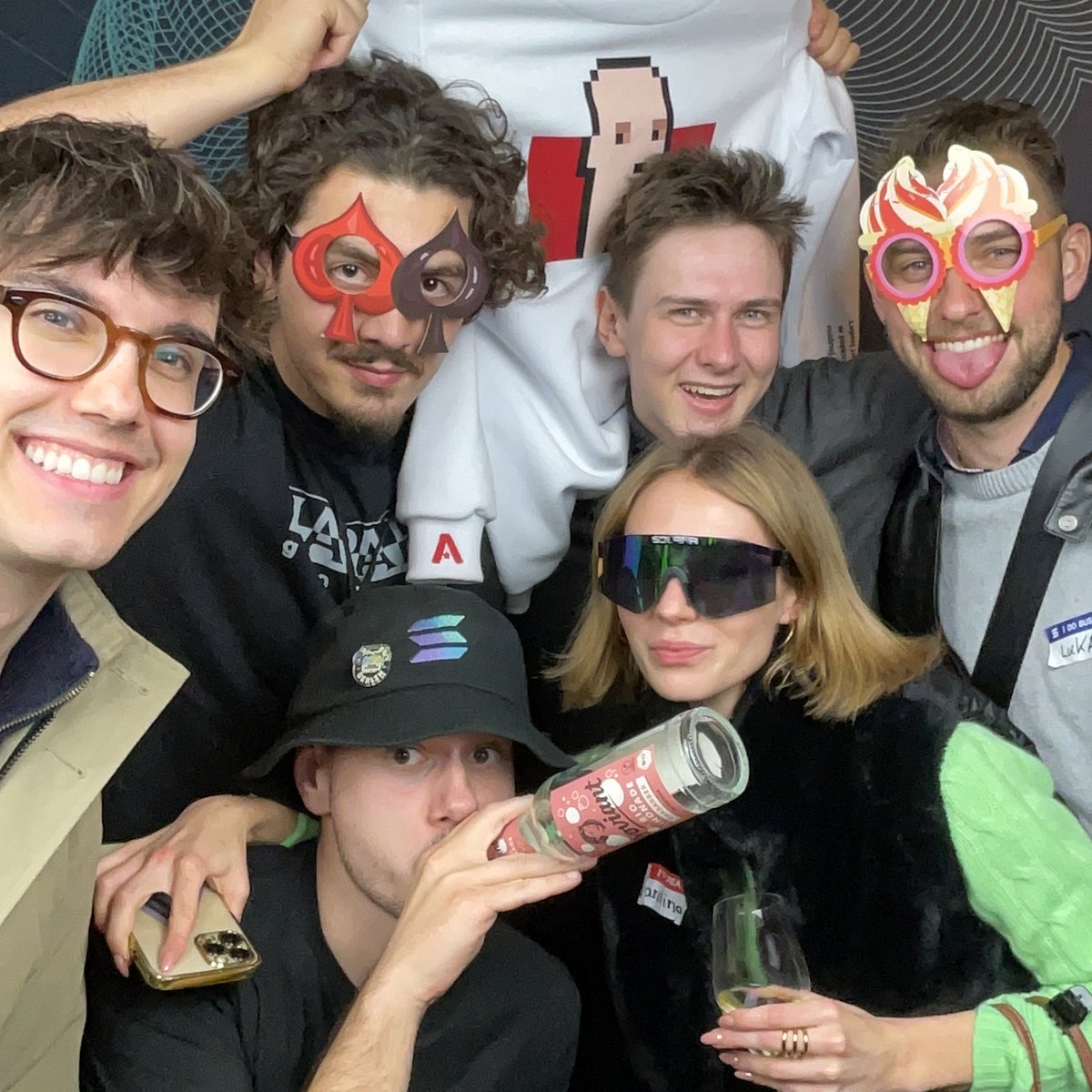 solfieapp's tweet photo. Tonight on Keeping up with the Solfies, the folks at the @Solana Founder Mixer during #BerlinBlockchainWeek had a blast.

Solfie is a digital photo booth. Take a photo, mint it as an NFT, for free! https://t.co/cH2FpmDigl