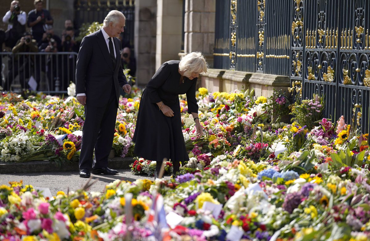 RoyalFamily's tweet photo. “As we all prepare to say our last farewell, I wanted simply to take this opportunity to say thank you to all those countless people who have been such a support and comfort to my Family and myself in this time of grief.”

- His Majesty The King

➡️ https://t.co/IWS8bdYBMe https://t.co/oXVjmSfRyn