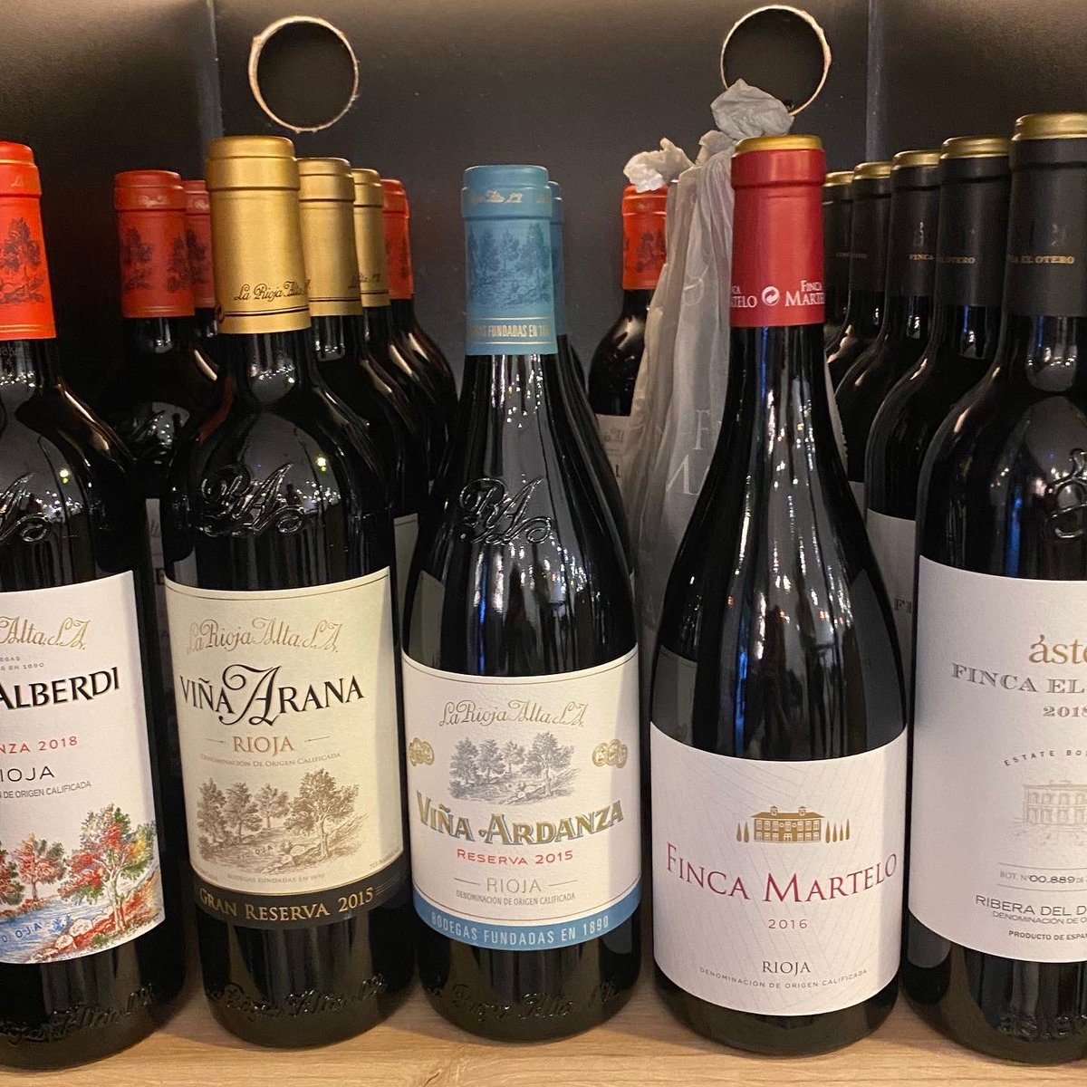 FerrandoCocina's tweet photo. 15 chefs y sumilleres internacionales visitan estos días nuestra tierra en un evento organizado por JRE-Jeunes Restaurateurs y La Rioja Alta. Hoy tenemos el honor de ser sus anfitriones 👩🏼‍🍳👨🏼‍🍳🍽🍷

Juan Carlos Ferrando pertenece a JRE desde el año 2019. https://t.co/MEg32bmHZA