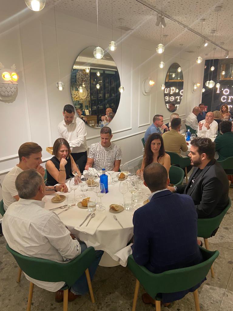 FerrandoCocina's tweet photo. 15 chefs y sumilleres internacionales visitan estos días nuestra tierra en un evento organizado por JRE-Jeunes Restaurateurs y La Rioja Alta. Hoy tenemos el honor de ser sus anfitriones 👩🏼‍🍳👨🏼‍🍳🍽🍷

Juan Carlos Ferrando pertenece a JRE desde el año 2019. https://t.co/MEg32bmHZA