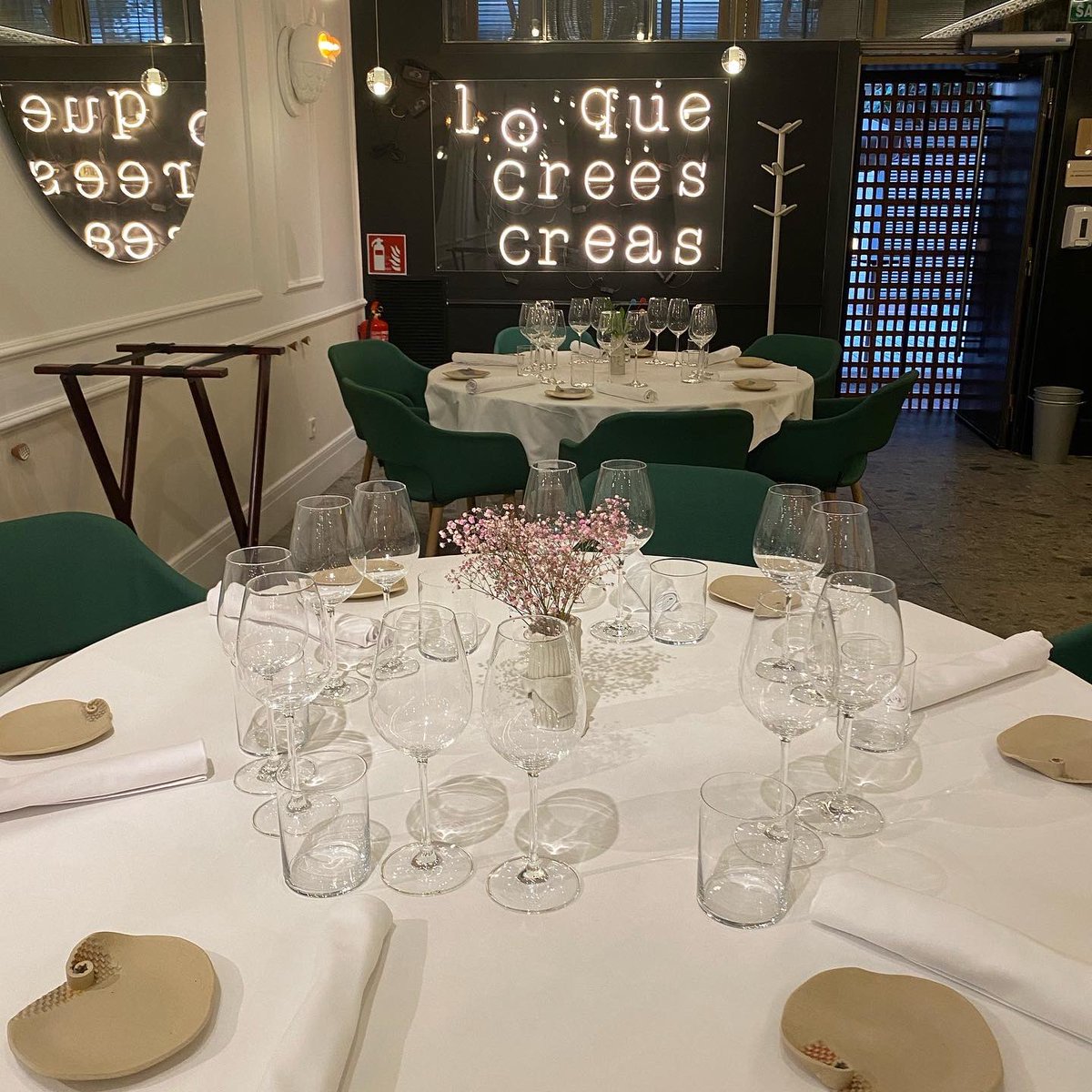 FerrandoCocina's tweet photo. 15 chefs y sumilleres internacionales visitan estos días nuestra tierra en un evento organizado por JRE-Jeunes Restaurateurs y La Rioja Alta. Hoy tenemos el honor de ser sus anfitriones 👩🏼‍🍳👨🏼‍🍳🍽🍷

Juan Carlos Ferrando pertenece a JRE desde el año 2019. https://t.co/MEg32bmHZA