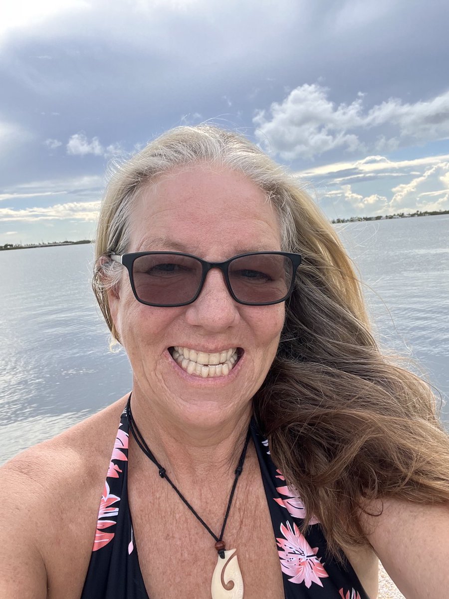 MackinApril's tweet photo. I am back in the Keys diving! #speaktrue https://t.co/X0fFv6uXD7