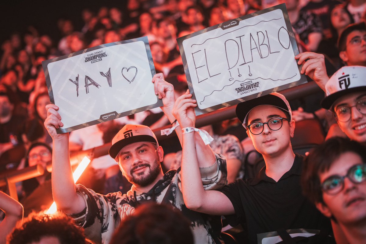 FUTesportsgg's tweet photo. ÇOK GÜZELSİNİZ! ❤️

Bu sene Champions’ta yer alamasak da gittiğiniz her yeri güzelleştirdiğiniz ve bu atmosferi yarattığınız için teşekkür ederiz. 

Şampiyon olan @LOUDgg takımını ve katılan tüm takımları mücadelelerinden dolayı tebrik ediyoruz. 

#VALORANTChampions | #FUTWIN https://t.co/fyweH8kPvQ
