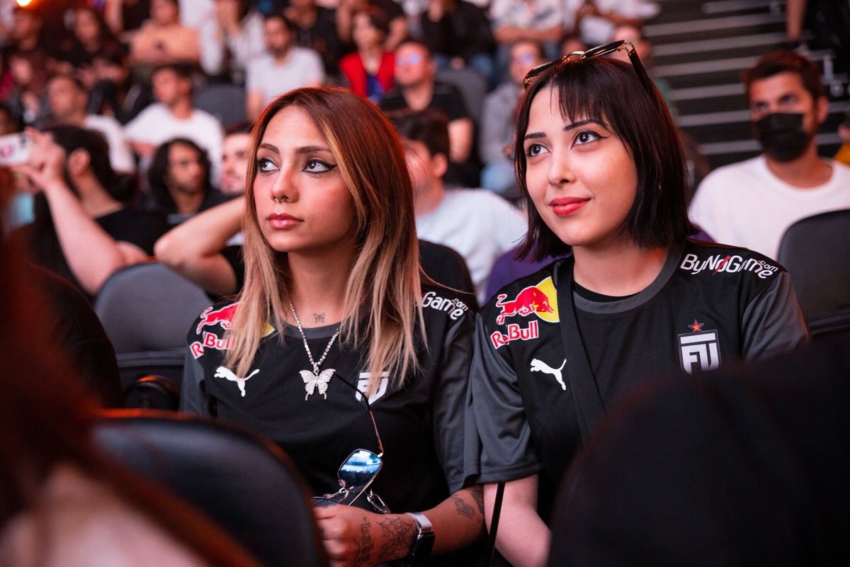 FUTesportsgg's tweet photo. ÇOK GÜZELSİNİZ! ❤️

Bu sene Champions’ta yer alamasak da gittiğiniz her yeri güzelleştirdiğiniz ve bu atmosferi yarattığınız için teşekkür ederiz. 

Şampiyon olan @LOUDgg takımını ve katılan tüm takımları mücadelelerinden dolayı tebrik ediyoruz. 

#VALORANTChampions | #FUTWIN https://t.co/fyweH8kPvQ