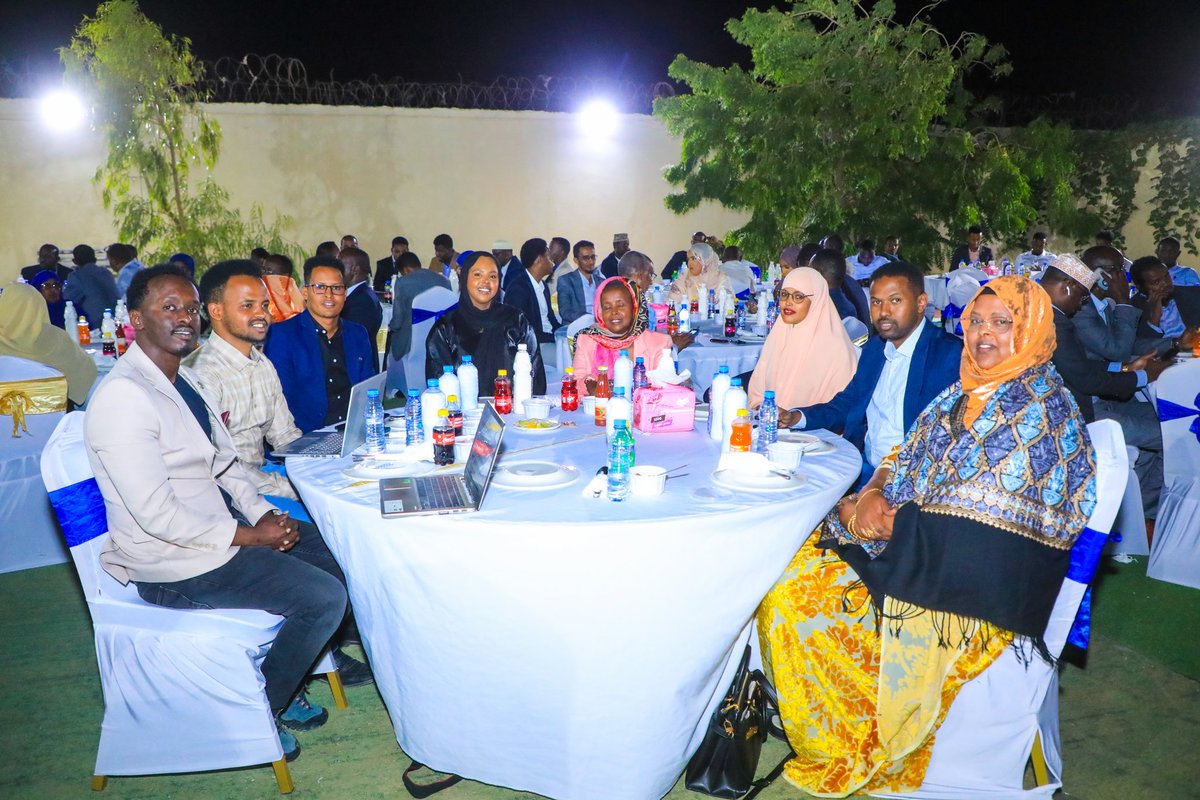 Plstatehouse's tweet photo. Madaxweynaha Dowladda #Puntland Mudane  @HESaidADeni, ayaa caawa kulan casho sharaf ah ugu sameeyay Qasriga Madaxtooyada Goleyaasha deegaanka ee degmooyinka #Eyl, #Qardho iyo #Ufeyn, oo ah Goleyaal shacabku soo doortay. https://t.co/biO97o4Xak