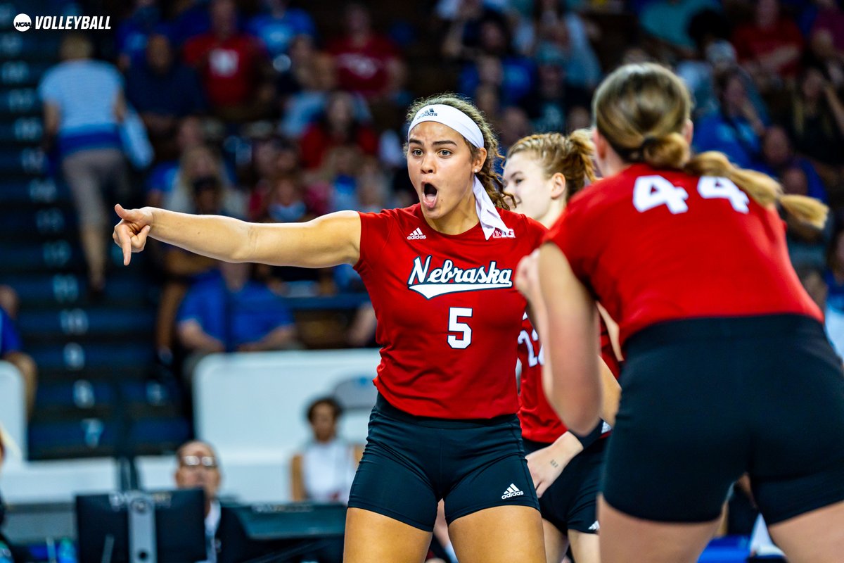 NCAAVolleyball's tweet photo. BIG RED, BIG WIN 🔴

After a wild comeback in the first set, No. 2 @Huskervball maintains control and rolls through No. 13 Kentucky with a sweep (27-25, 25-20, 25-16).

#NCAAWVB https://t.co/bO411ASget