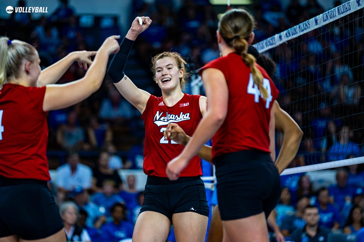 NCAAVolleyball's tweet photo. BIG RED, BIG WIN 🔴

After a wild comeback in the first set, No. 2 @Huskervball maintains control and rolls through No. 13 Kentucky with a sweep (27-25, 25-20, 25-16).

#NCAAWVB https://t.co/bO411ASget