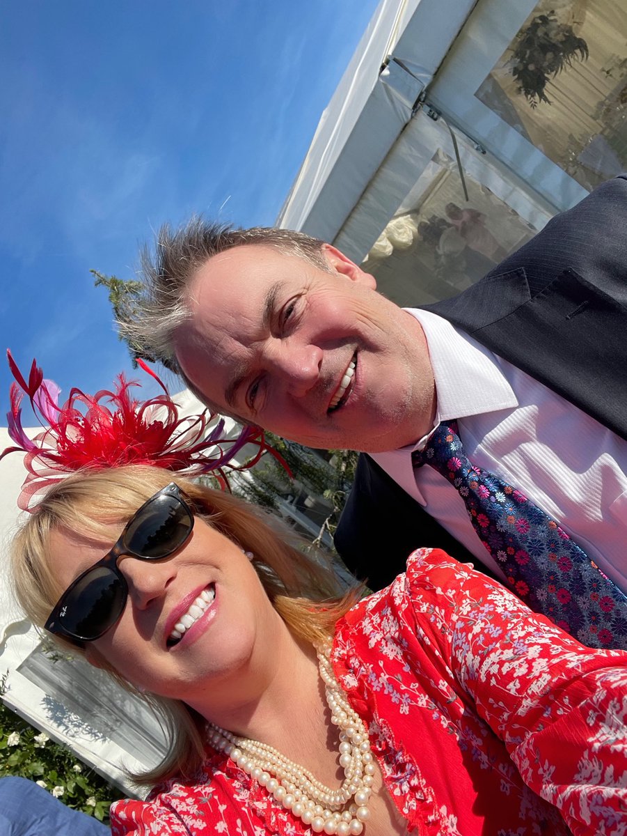 margosmunchbox's tweet photo. Super afternoon yesterday at a garden reception 🥂🍾 https://t.co/ugMqrtrhOg