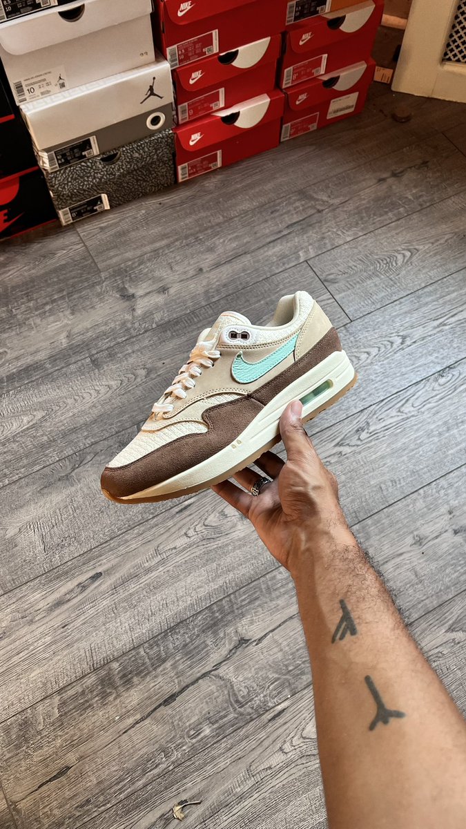 Thesecondtree's tweet image. Remember when I said I was done with sneakers for the month? No you don’t 👀