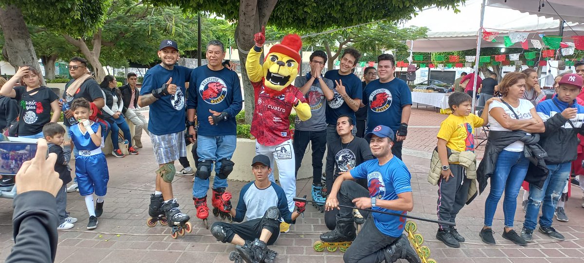 movilidad_leon's tweet photo. ✨Hoy en la Ruta León 🌞🚲🍦tuvimos grandes sorpresas en compañía de #BravosLeón tuvimos la oportunidad de promover en nuestra Ruta, la salud, deporte y recreación en patines con #CeroBàsico y #Master24fit. Aprendimos en Cultura de la Movilidad para #VivirSanos #VivirMejor 🌞👨👩👧👦🍦 https://t.co/zg0xI04PWC