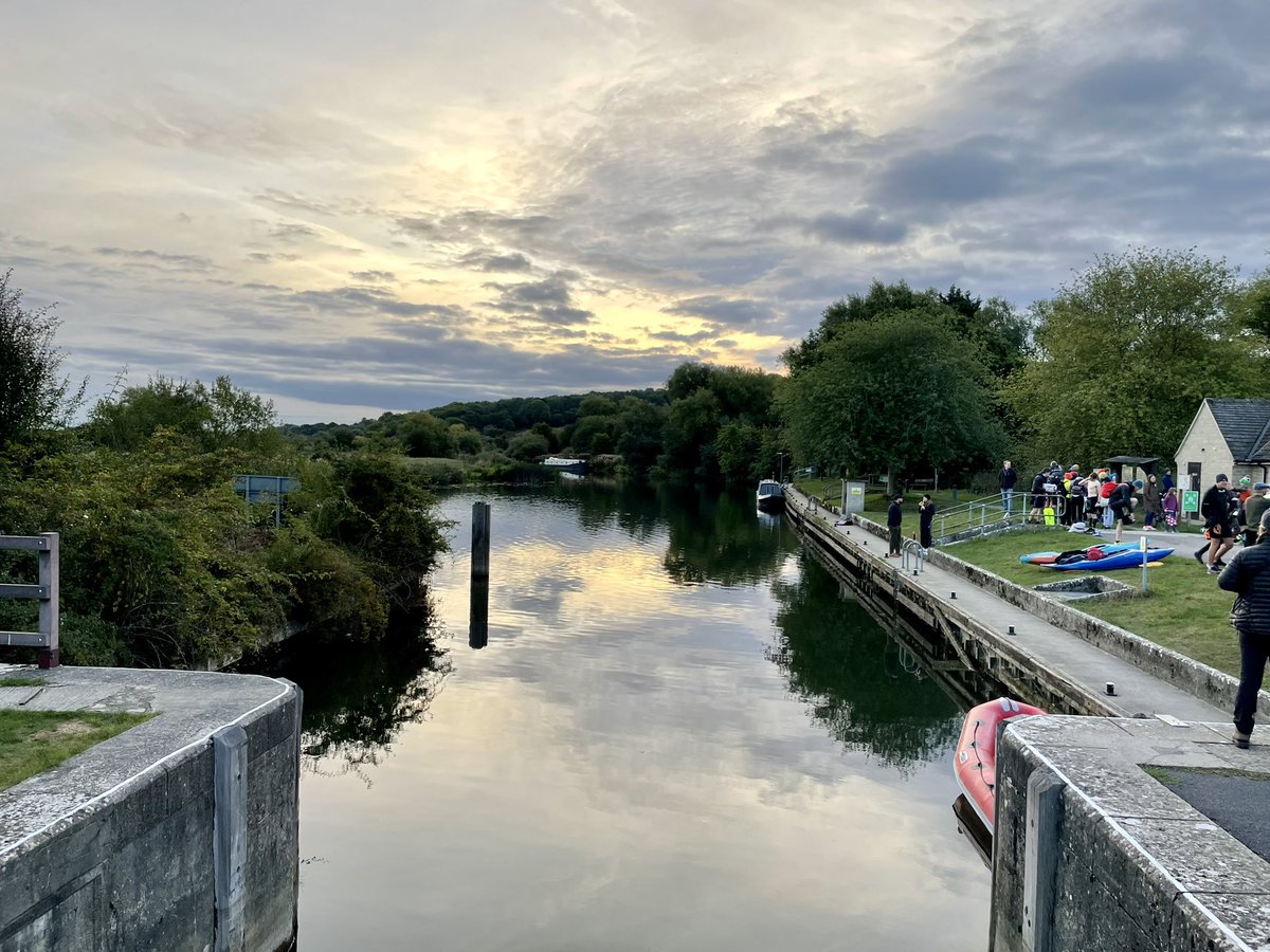 walkersabode's tweet photo. Special start to the day - swimming along the Thames and running through Wytham Woods. A brilliantly organised, friendly and challenging event! Thank you @swimoxford @wythamwoods #swimrun #eynshamlock #cake #locktolock https://t.co/AOEPATR8sT