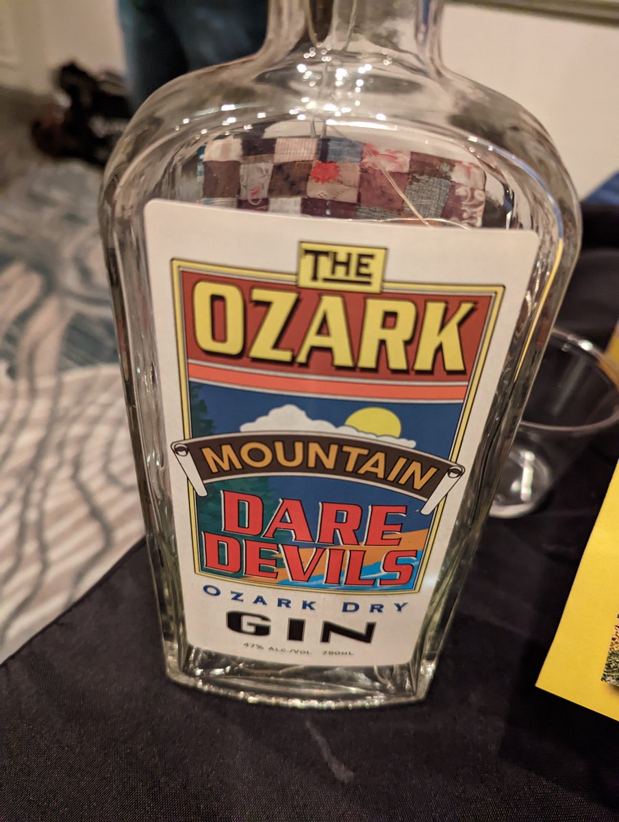 Drinkapotamus's tweet image. This is an underdog gin...don't sleep on it. #Missourispirits #drinkmo #ozarks