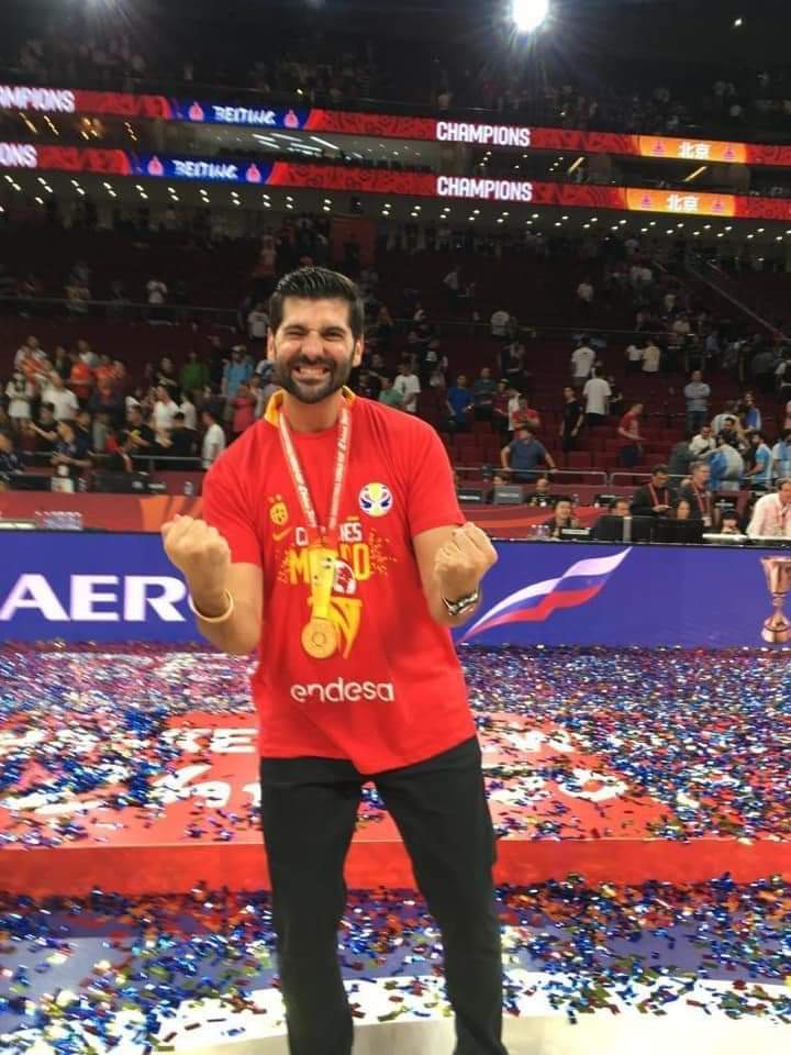 MoiPbh's tweet photo. Otra para la colección

FELICIDADES

Haber compartido vestuario contigo me lo guardo para siempre, esas charlas, risas y broncas

El trabajo duro siempre da recompensa

#grandeDavid por demostrarnos que desde Gines se llega a lo más alto

@DavidOPias https://t.co/RovCj4RwR1