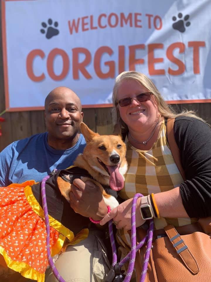 QBeast9922's tweet image. Once upon a time at CorgiFest… 🐶🐶💚💜 
🦋🔥💪🏾🌱 
#Corgis #PembrokeWelshCorgis #CorgisRuleTheWorld #OwnYourLife