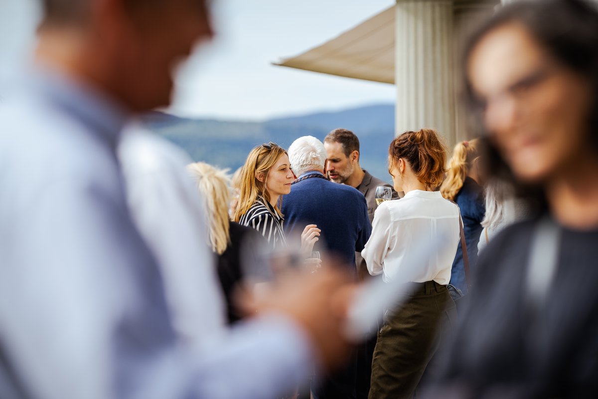 Peter Hossli tweet media