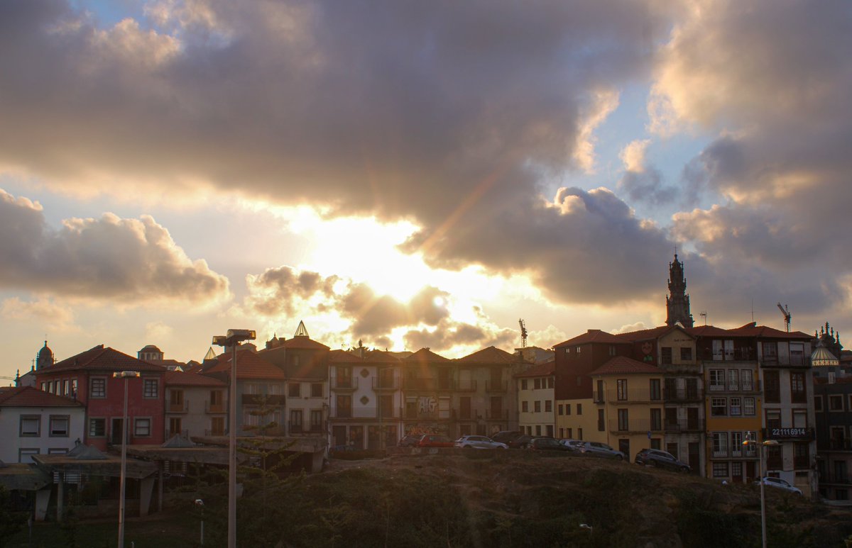 KadafiMan2705's tweet photo. SÃO BENTO 📍🇵🇹

#amar_norte 
#amar_porto 
#amar_oporto 
#amar_portugal 
#porto 
#oporto 
#cidadeinvicta 
#invicta 
#city 
#são 
#bento 
#sãobento 
#pôrdosol 
#sky 
#céu 
#portugal 
#oneshot 
#pormenores 
#semfiltros 
#noronha_photo 
@noronha_photo https://t.co/Oz3qYqePbe