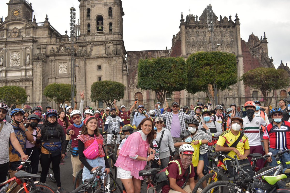 Desde la Alberca Olímpica hasta Catedral Metropolitana ciclistas de todas las edades disfrutaron de la Rodada histórica Ponte Pila con @DeporteCDMX y #TurismoCDMX, en un recorrido guiado por lugares históricos de #LaCiudadQueLoTieneTodo.🚴🏽‍♀️ #SecturCDMX