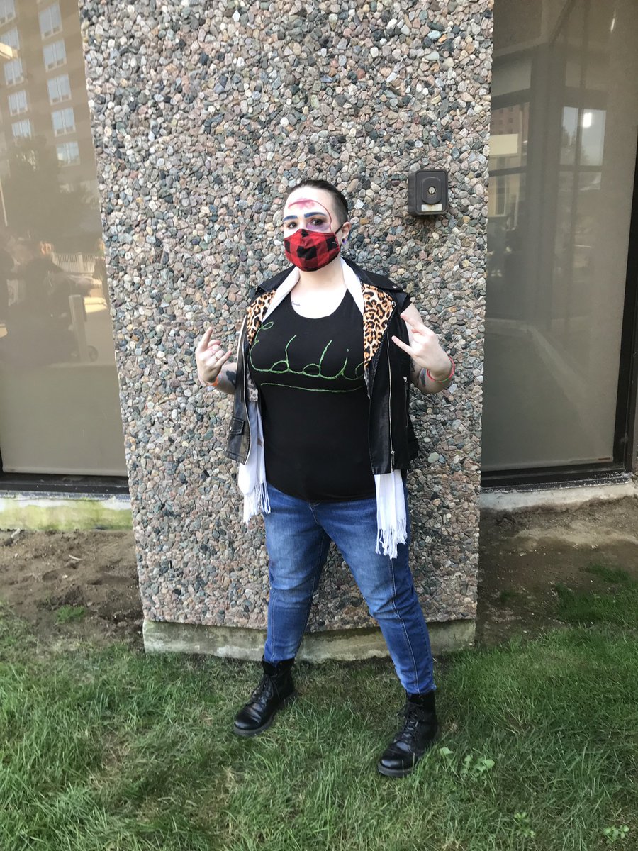 Dana_pool0831's tweet photo. This is the first time I’ve laced up the Eddie boots since @RealMeatLoaf ‘s passing. I need to upgrade, but I’ve missed the feeling. #RIP  #greaserfromthefreezerlikeabatoutofhell https://t.co/Z0noMrAzCS