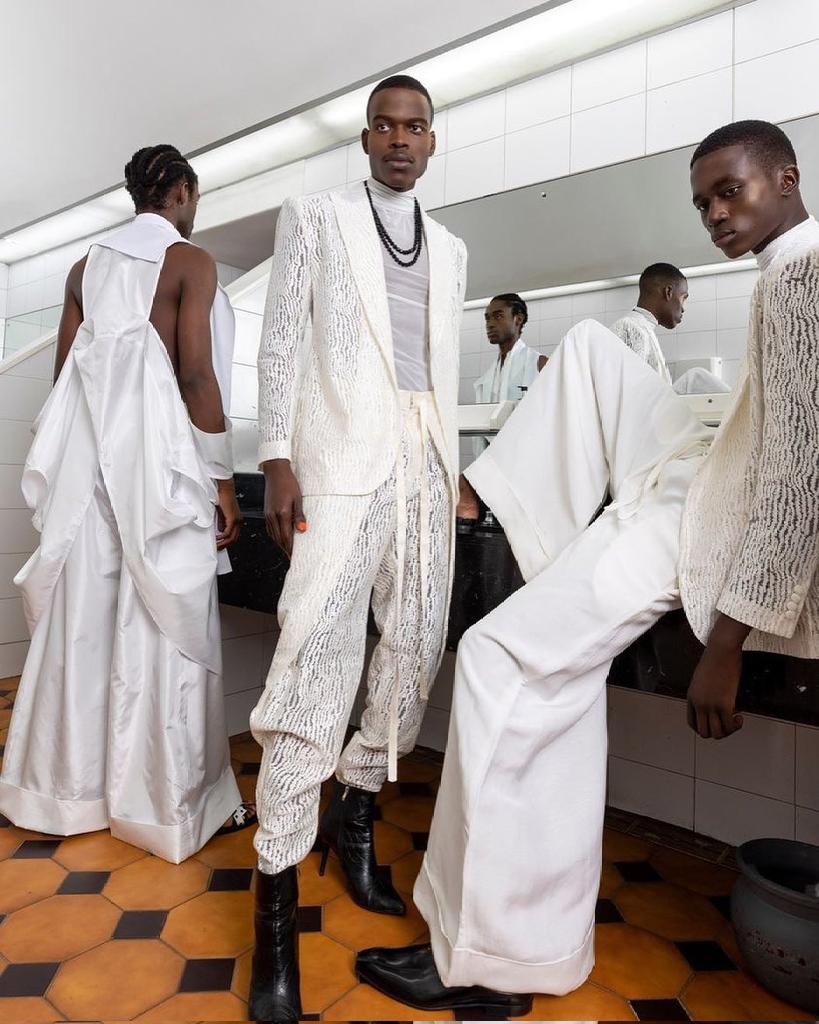 afdwng's tweet photo. SS/22 collections brings an amazing look to menswear. From the Zadan Pants to the Penta Top, Roma Overlay, Sallo Pants and Jackets, we are totally loving it

#davidtlale #africanfashionanddesignweek #Africa #luxurylifestyles #styles https://t.co/P0jjPDigsi