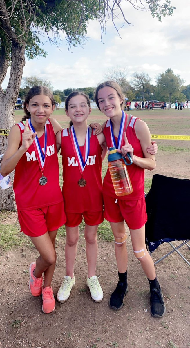 mann_girls's tweet photo. Another great weekend to be a Lady Falcon…7th grade finished with 1st as a team and 8th grade finished 2nd in our Northside Meet.
#OTOF
#OutGrind
#OutHustle
#OutWork
#Everyone https://t.co/HziesxYUOZ