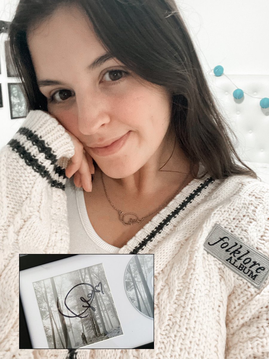 amitoowell131's tweet image. folklore, you’ll always be my favorite era. you saved us in the darkest days and gave me the best day of my life. i love you forever 🤍#StoriesForSwift